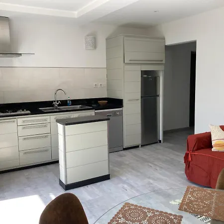 Chez Jean Claude La Des Amis *