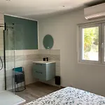 Chez Jean Claude La Des Amis * אולמטו