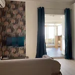 Chez Jean Claude La Des Amis דירה